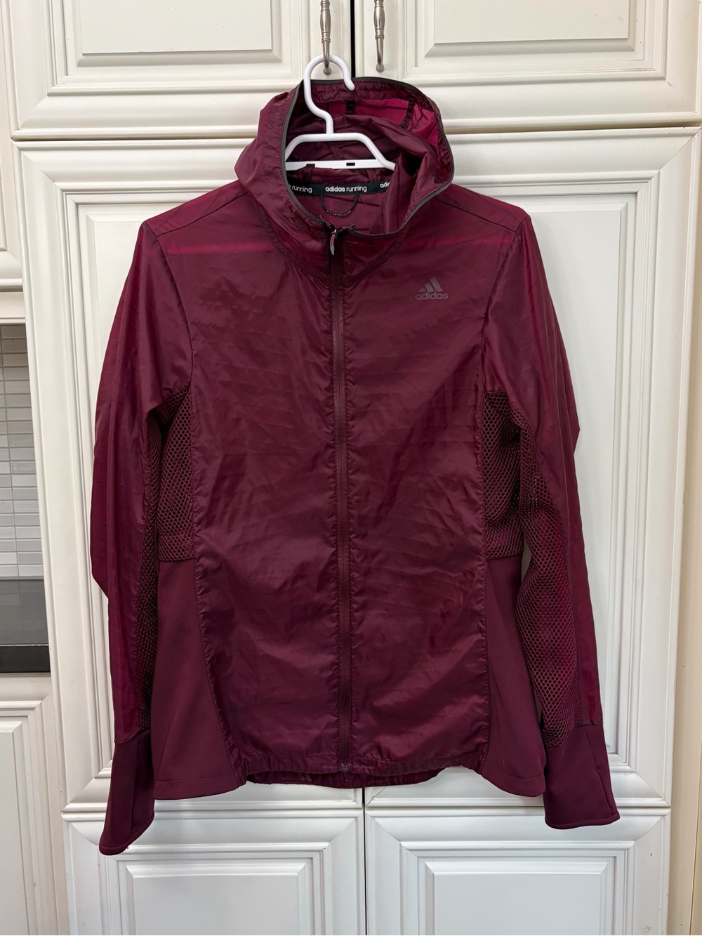 Adidas women’s berry colour hooded running jacket / windbreaker